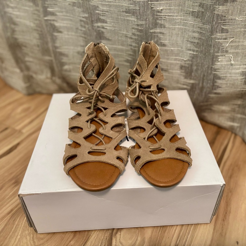 Minnetonka Tan Gladiator Sandals